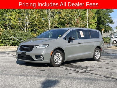 2025 Chrysler Pacifica Select