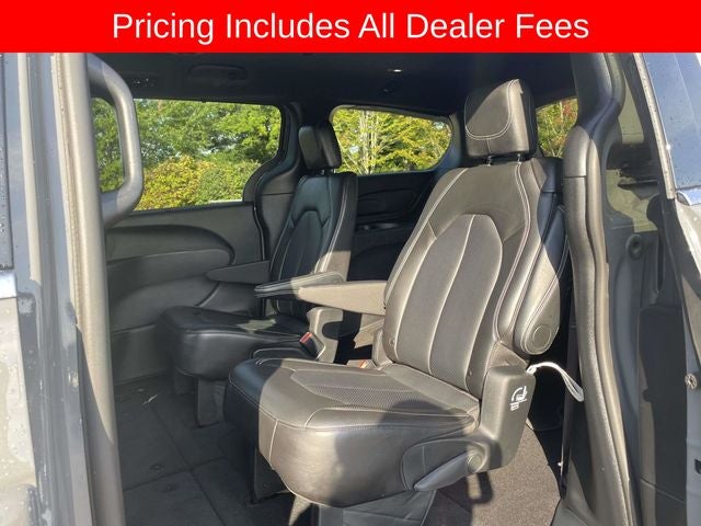 2025 Chrysler Pacifica Select