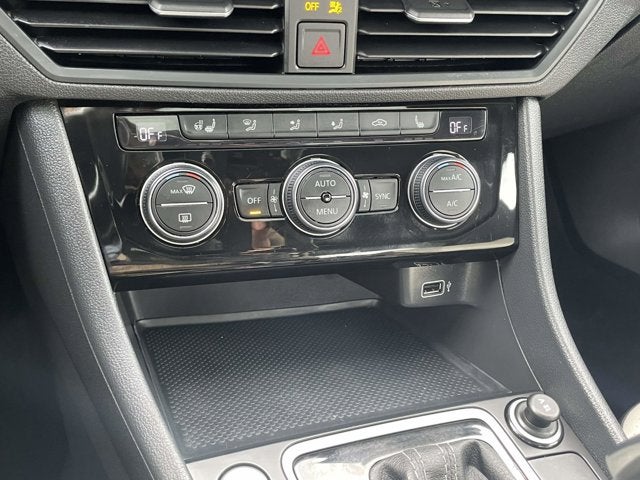 2019 Volkswagen Jetta R-Line