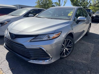 2022 Toyota Camry Hybrid XLE