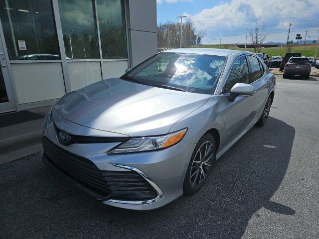 2022 Toyota Camry Hybrid XLE