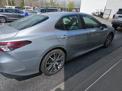 2022 Toyota Camry Hybrid XLE