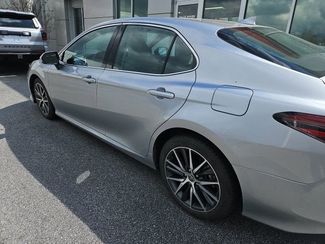 2022 Toyota Camry Hybrid XLE