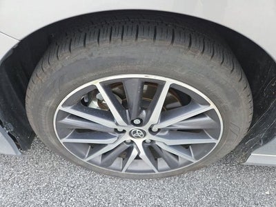 2022 Toyota Camry Hybrid XLE