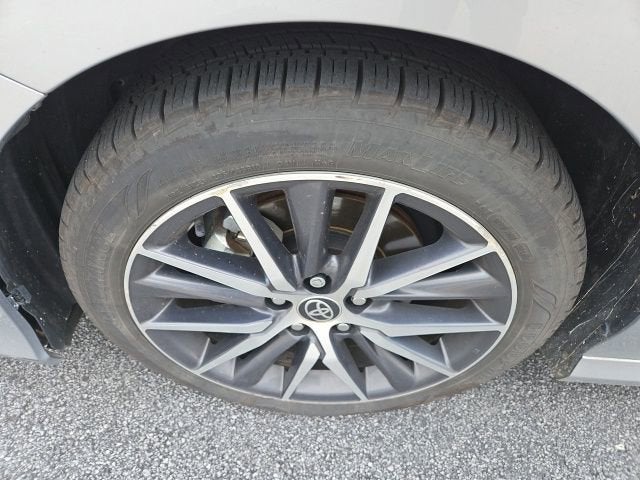 2022 Toyota Camry Hybrid XLE