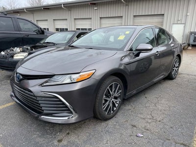2022 Toyota Camry Hybrid XLE