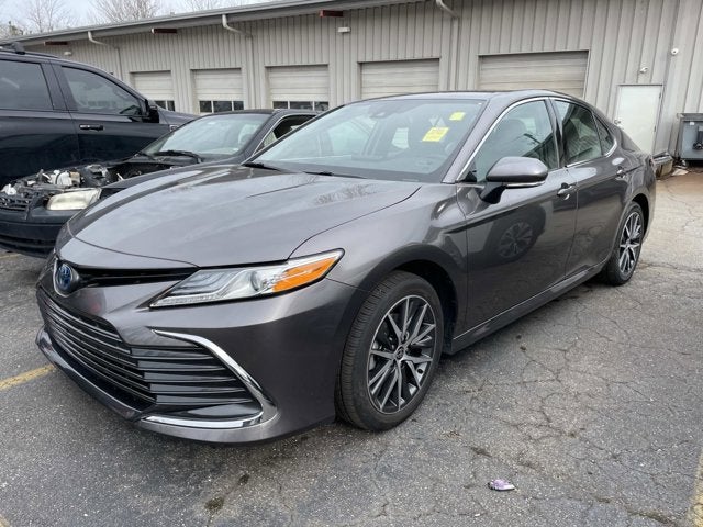 2022 Toyota Camry Hybrid XLE