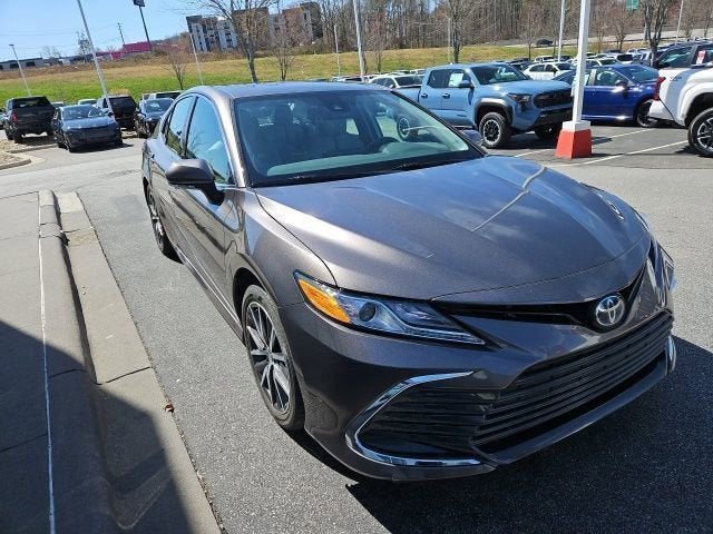 2022 Toyota Camry Hybrid XLE