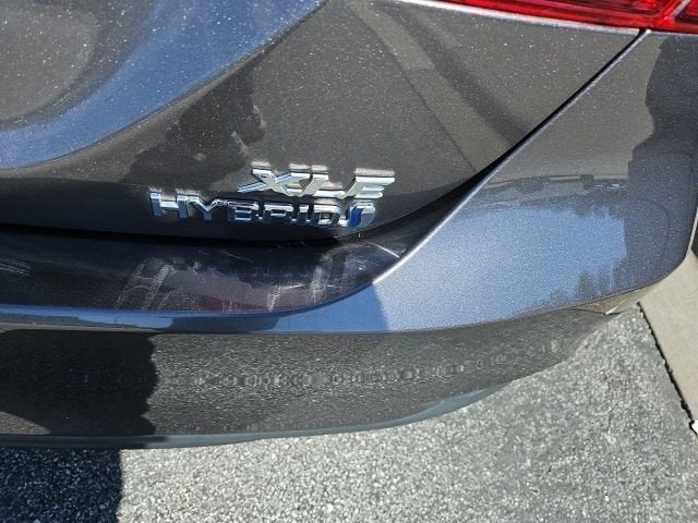 2022 Toyota Camry Hybrid XLE