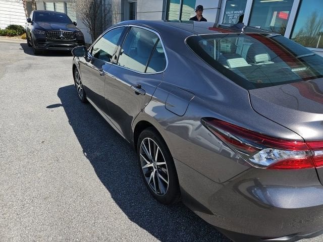 2022 Toyota Camry Hybrid XLE