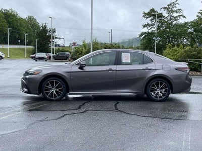 2024 Toyota CAMRY SE