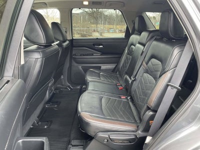 2023 Nissan Pathfinder Platinum