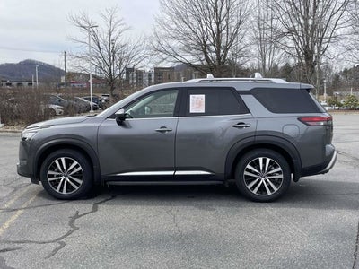 2023 Nissan Pathfinder Platinum