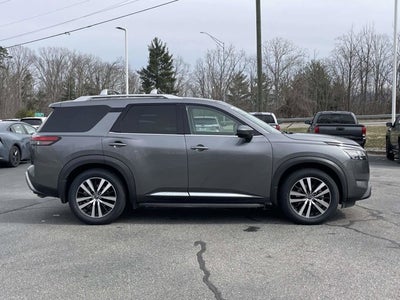 2023 Nissan Pathfinder Platinum