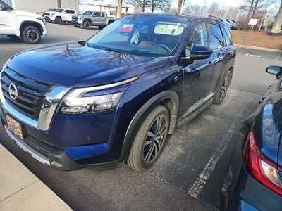 2025 Nissan Pathfinder Platinum