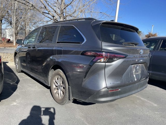 2025 Toyota Sienna LE