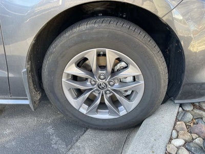 2025 Toyota Sienna LE