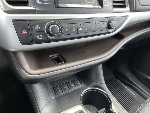 2019 Toyota HIGHLANDER LE