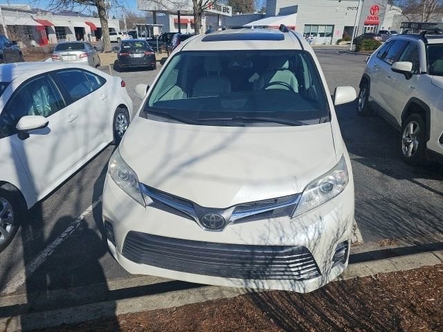 2018 Toyota Sienna XLE