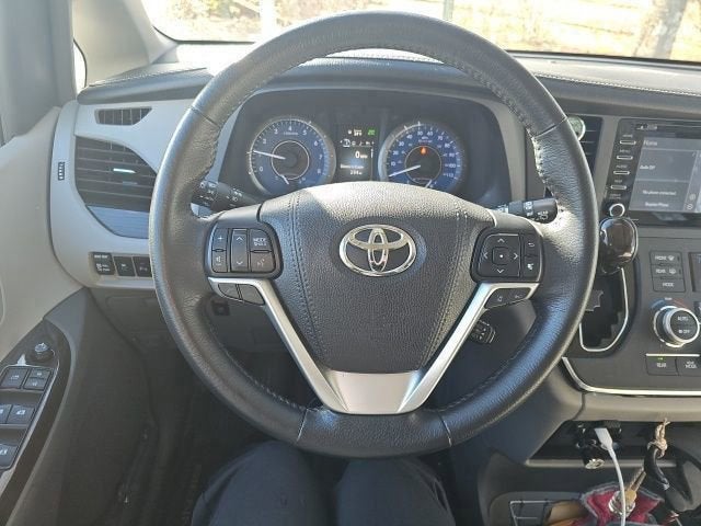 2018 Toyota Sienna XLE