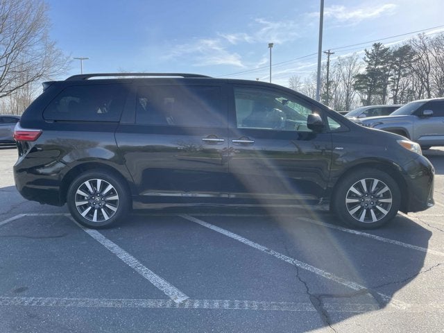 2018 Toyota Sienna XLE