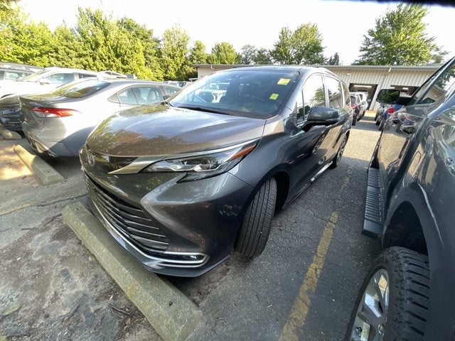 2025 Toyota Sienna Platinum 7 Passenger