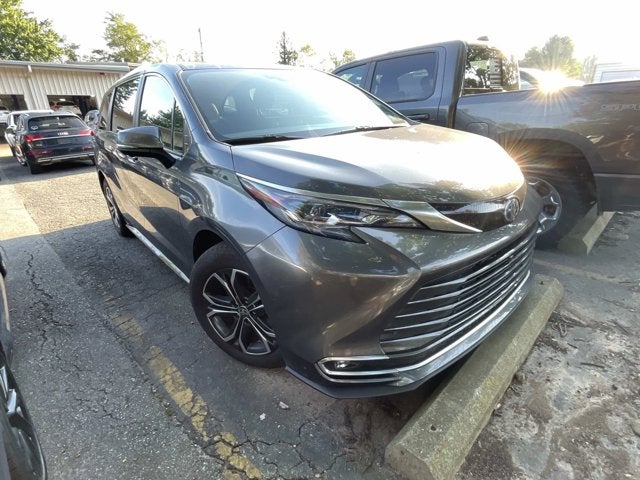 2025 Toyota Sienna Platinum 7 Passenger