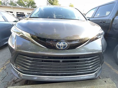 2025 Toyota Sienna Platinum 7 Passenger