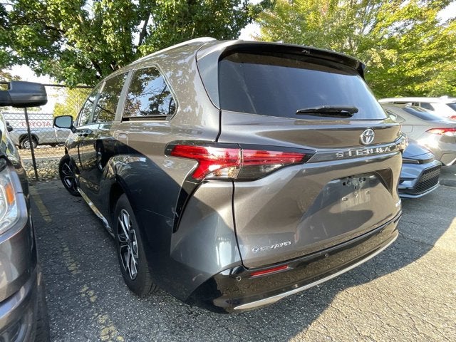 2025 Toyota Sienna Platinum 7 Passenger