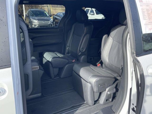 2025 Toyota Sienna Platinum