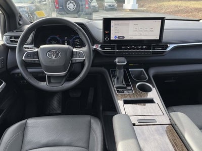 2025 Toyota Sienna Platinum