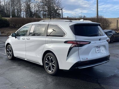 2025 Toyota Sienna Platinum