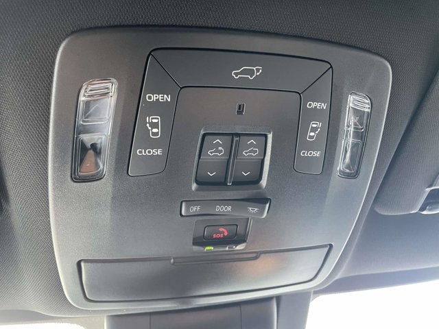 2025 Toyota Sienna Platinum