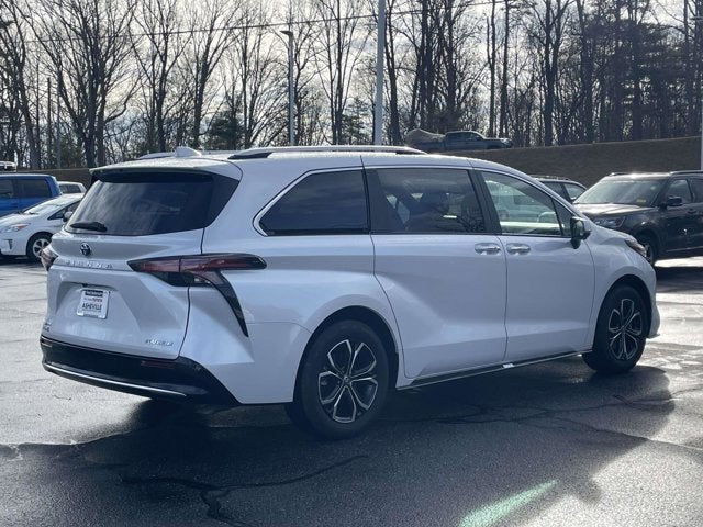 2025 Toyota Sienna Platinum