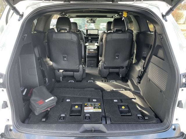 2025 Toyota Sienna Platinum