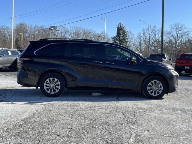 2025 Toyota Sienna XLE