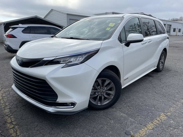 2021 Toyota Sienna XLE