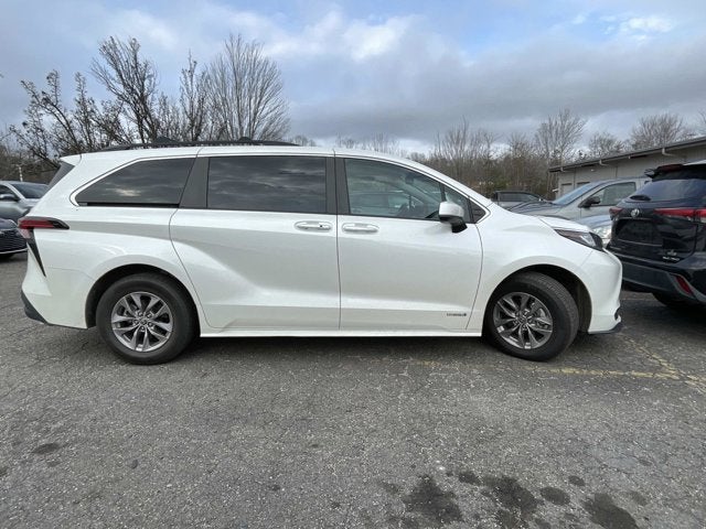 2021 Toyota Sienna XLE