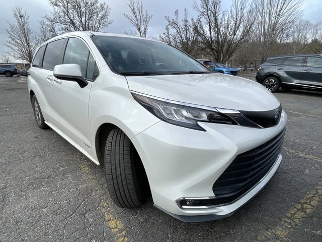 2021 Toyota Sienna XLE