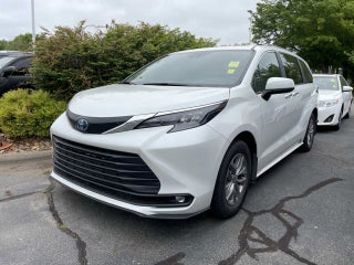 2025 Toyota Sienna XLE