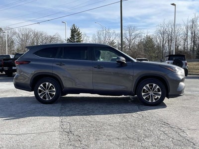 2024 Toyota Highlander LE