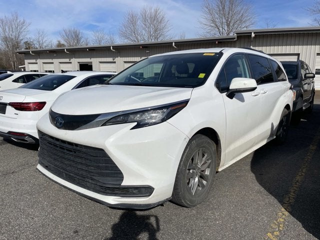 2022 Toyota Sienna LE