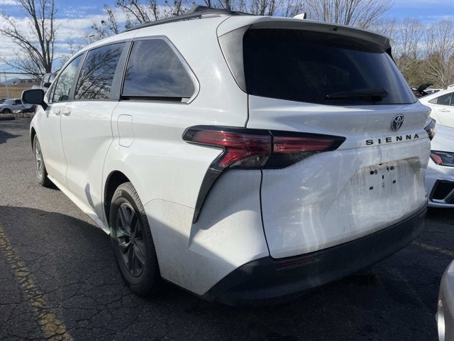 2022 Toyota Sienna LE