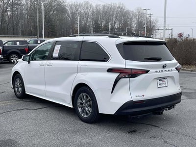 2022 Toyota Sienna LE