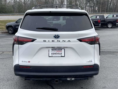 2022 Toyota Sienna LE