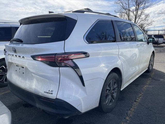 2022 Toyota Sienna LE