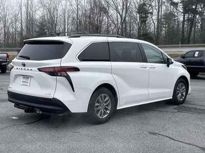 2022 Toyota Sienna LE