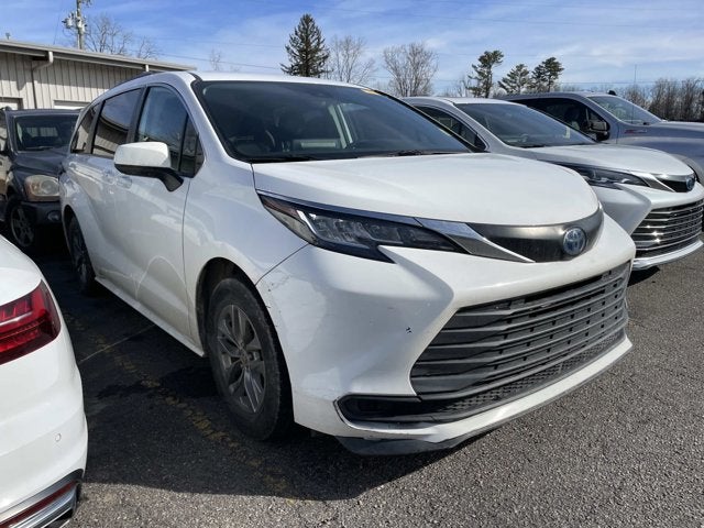 2022 Toyota Sienna LE