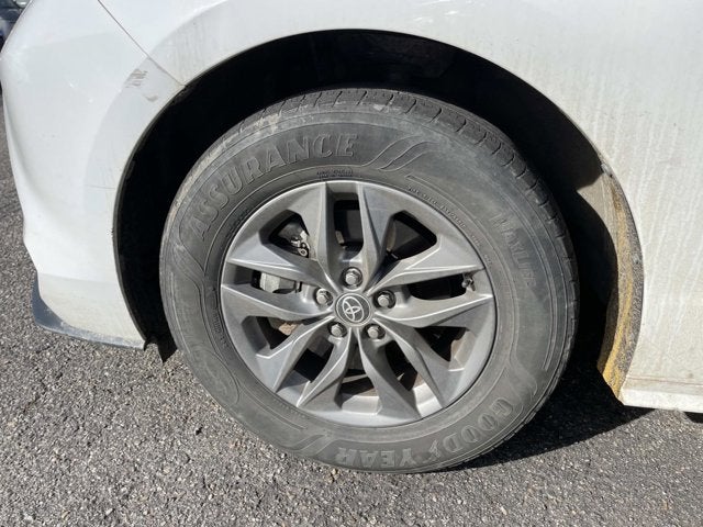 2022 Toyota Sienna LE