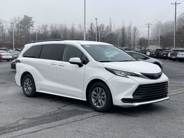2022 Toyota Sienna LE